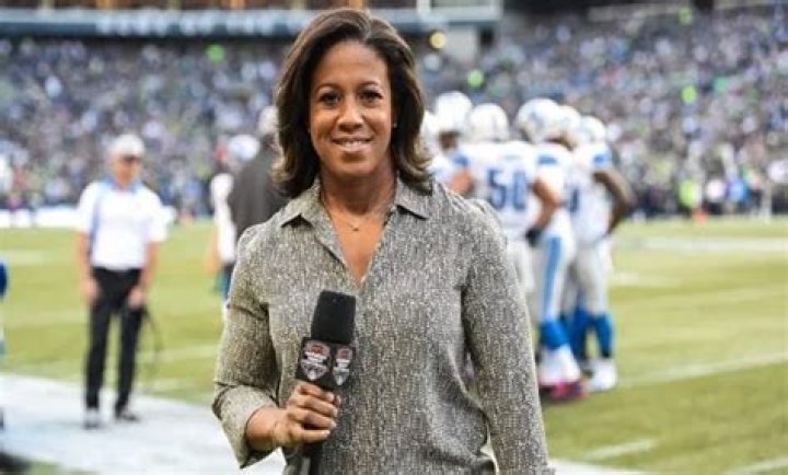 Know About Lisa Salters; Husband, Instagram, Age, ESPN, Height, Son