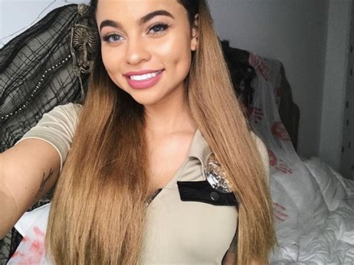 Who Is Simplynessa15, What Did She Do To Become Internet Sensation?